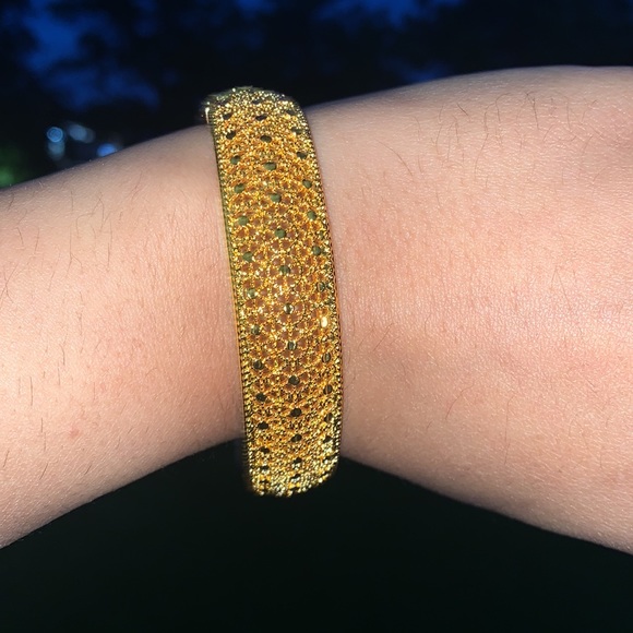 Geometric Gold bangle - Picture 2 of 7